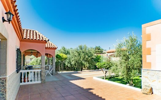 Venta de Casa de Planta Baja con Parcela en Pechina