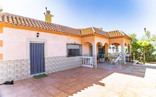 Venta de Casa de Planta Baja con Parcela en Pechina