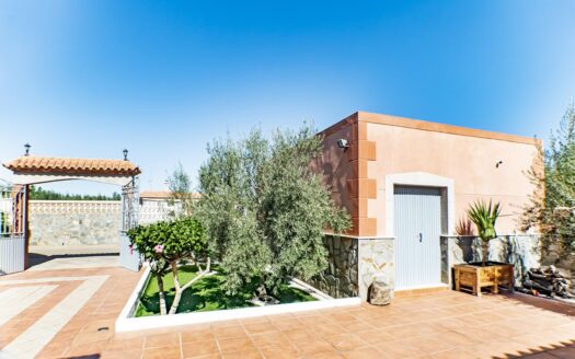 Venta de Casa de Planta Baja con Parcela en Pechina