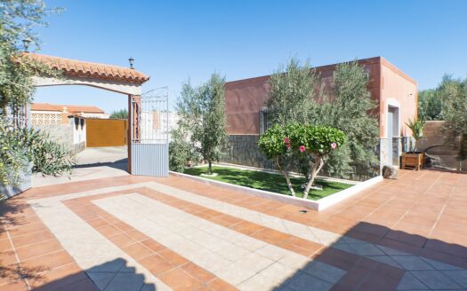 Venta de Casa de Planta Baja con Parcela en Pechina