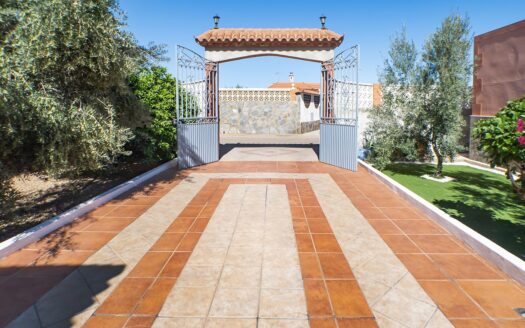 Venta de Casa de Planta Baja con Parcela en Pechina