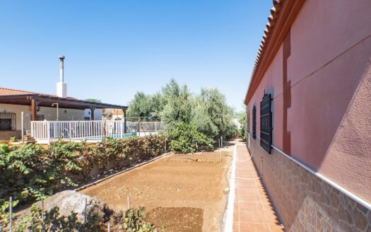 Venta de Casa de Planta Baja con Parcela en Pechina