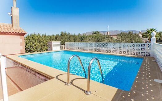 Venta de Casa de Planta Baja con Parcela en Pechina