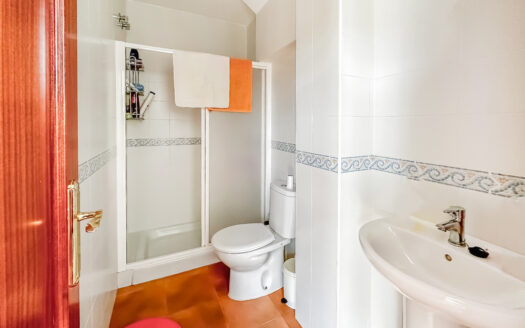 Venta de casa adosada en Sierra Norte de Sevilla.