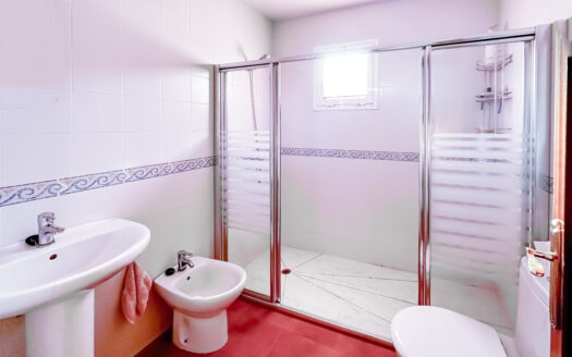 Venta de casa adosada en Sierra Norte de Sevilla.