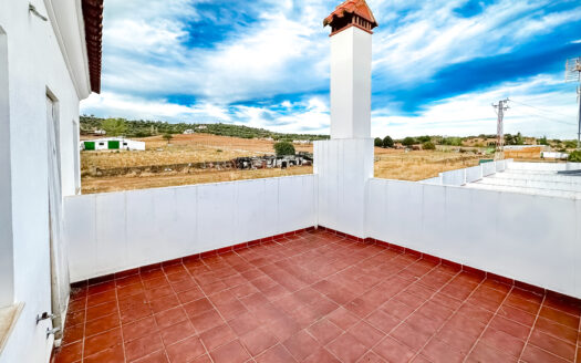 Venta de casa adosada en Sierra Norte de Sevilla.