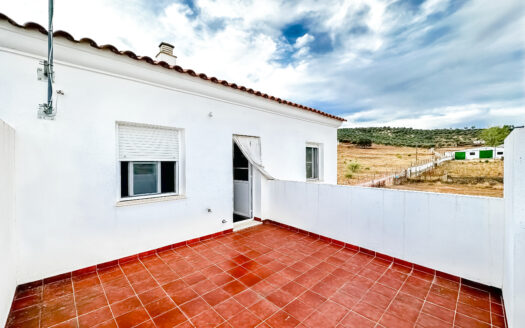 Venta de casa adosada en Sierra Norte de Sevilla.