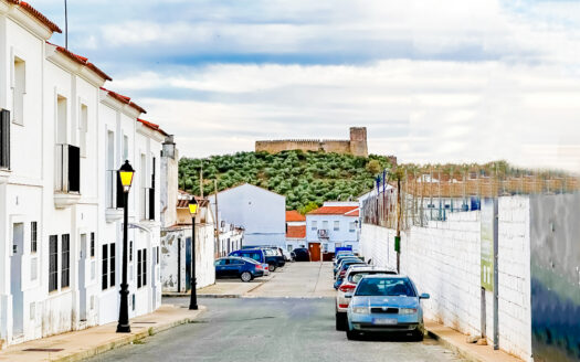 Venta de casa adosada en Sierra Norte de Sevilla.