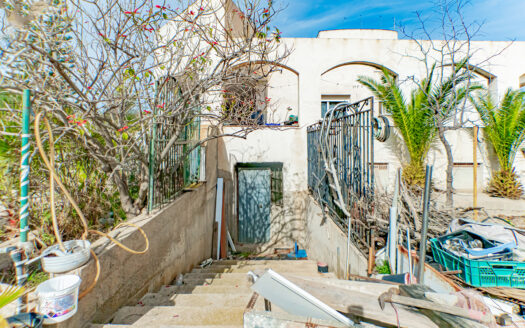 Venta de Casa Con Parcela en Torre del Campo.