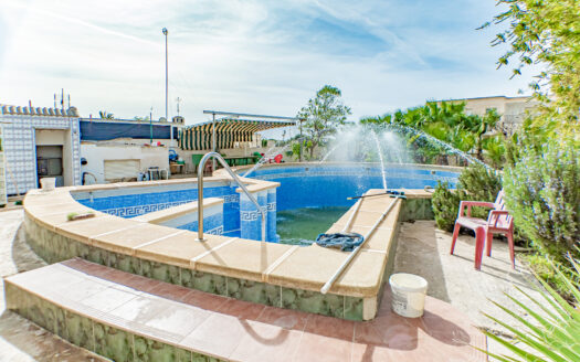 Venta de Casa Con Parcela en Torre del Campo.