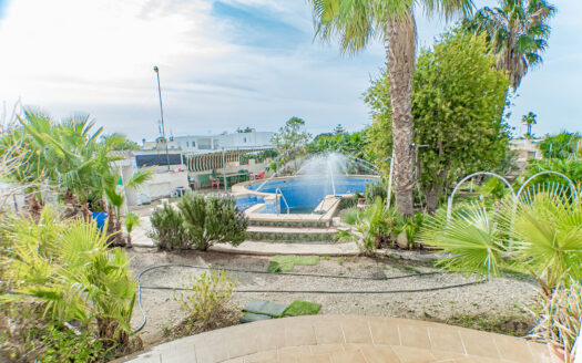 Venta de Casa Con Parcela en Torre del Campo.