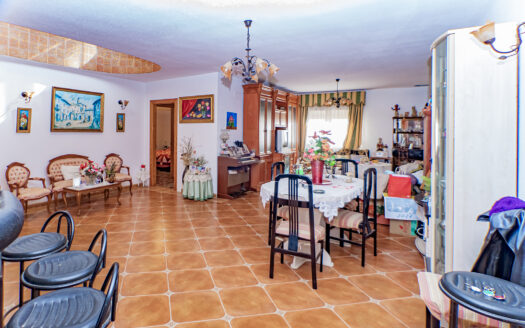 Venta de Casa Con Parcela en Torre del Campo.