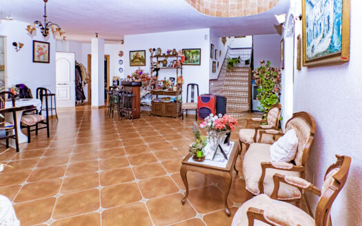 Venta de Casa Con Parcela en Torre del Campo.