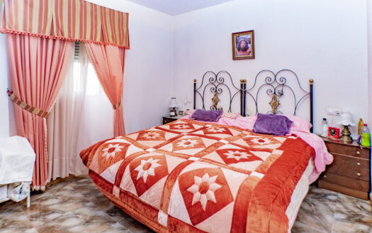 Venta de Casa Con Parcela en Torre del Campo.