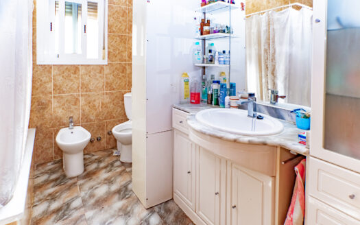 Venta de Casa Con Parcela en Torre del Campo.