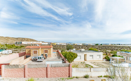 Venta de Casa Con Parcela en Torre del Campo.