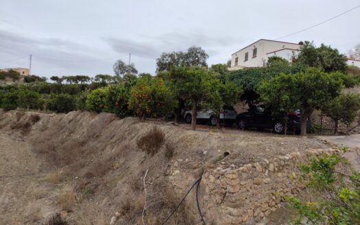 Venta de Cortijo Restaurado con Parcela en Terque