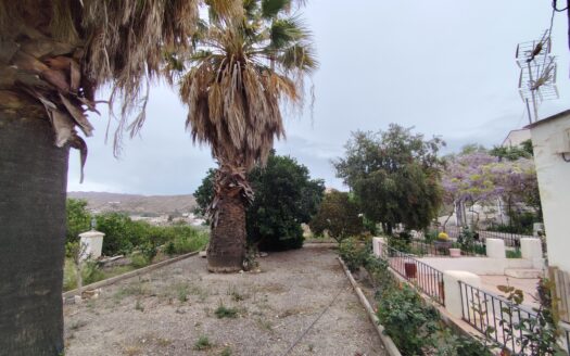 Venta de Cortijo Restaurado con Parcela en Terque