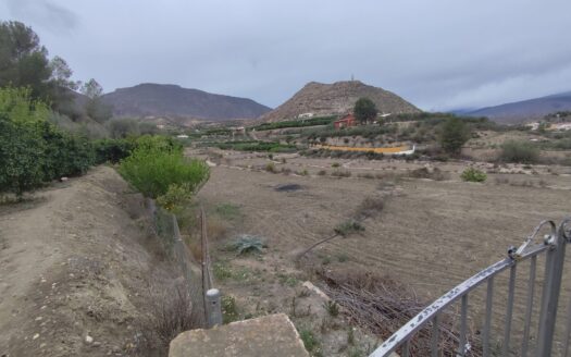 Venta de Cortijo Restaurado con Parcela en Terque