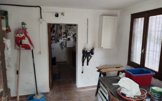 Venta de Cortijo Restaurado con Parcela en Terque