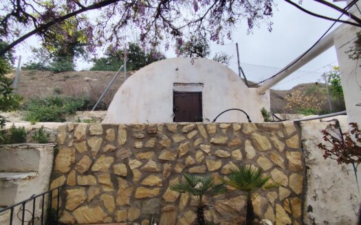 Venta de Cortijo Restaurado con Parcela en Terque