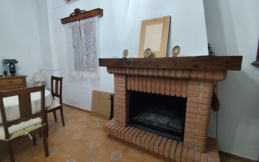 Venta de Cortijo Restaurado con Parcela en Terque