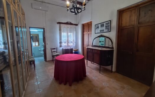 Venta de Cortijo Restaurado con Parcela en Terque