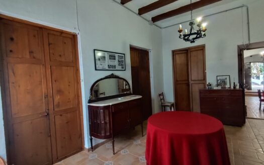 Venta de Cortijo Restaurado con Parcela en Terque