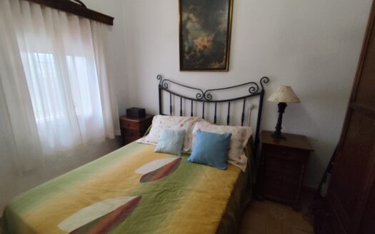 Venta de Cortijo Restaurado con Parcela en Terque