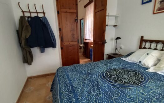 Venta de Cortijo Restaurado con Parcela en Terque