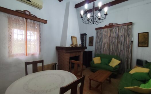 Venta de Cortijo Restaurado con Parcela en Terque