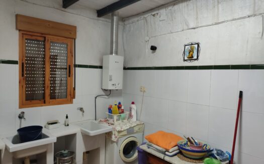 Venta de Cortijo Restaurado con Parcela en Terque