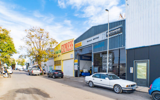 Venta o Traspaso de Taller en pleno funcionamiento en Campohermoso.