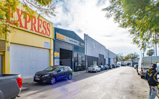 Venta o Traspaso de Taller en pleno funcionamiento en Campohermoso.