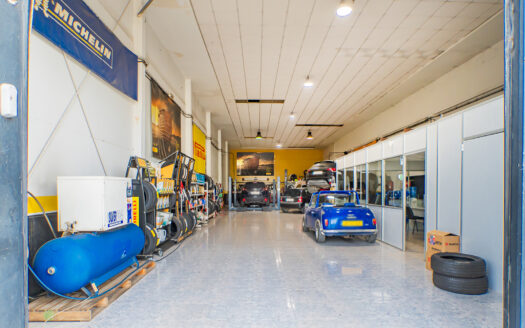 Venta o Traspaso de Taller en pleno funcionamiento en Campohermoso.