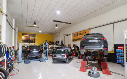 Venta o Traspaso de Taller en pleno funcionamiento en Campohermoso.