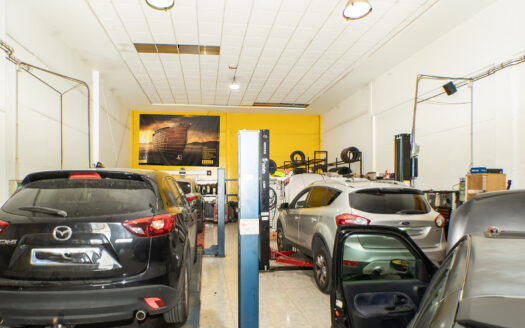 Venta o Traspaso de Taller en pleno funcionamiento en Campohermoso.