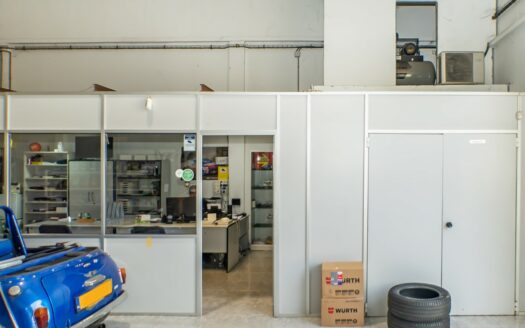 Venta o Traspaso de Taller en pleno funcionamiento en Campohermoso.