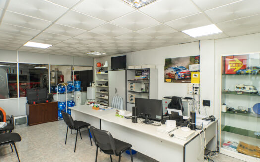 Venta o Traspaso de Taller en pleno funcionamiento en Campohermoso.