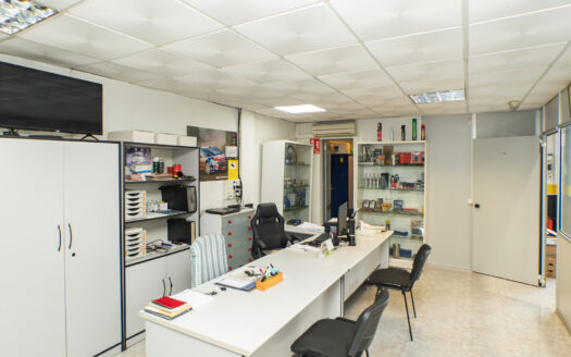 Venta o Traspaso de Taller en pleno funcionamiento en Campohermoso.