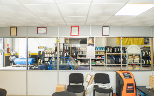 Venta o Traspaso de Taller en pleno funcionamiento en Campohermoso.