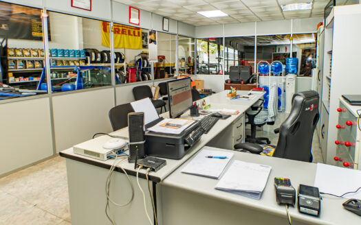 Venta o Traspaso de Taller en pleno funcionamiento en Campohermoso.