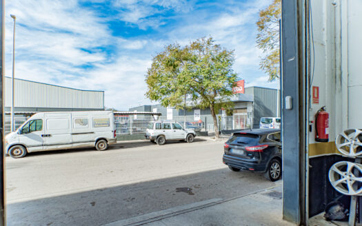 Venta o Traspaso de Taller en pleno funcionamiento en Campohermoso.