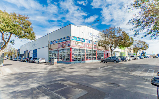 Venta o Traspaso de Taller en pleno funcionamiento en Campohermoso.