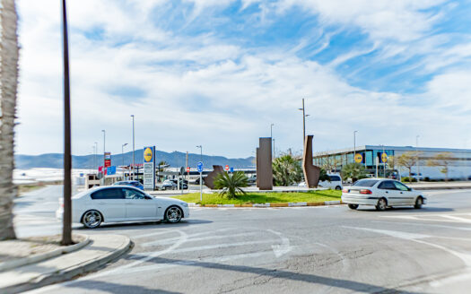 Venta o Traspaso de Taller en pleno funcionamiento en Campohermoso.