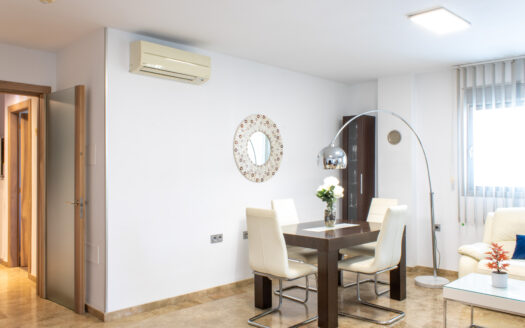 Venta de Dúplex con Garaje y Solarium en Sector Exclusivo de Almería