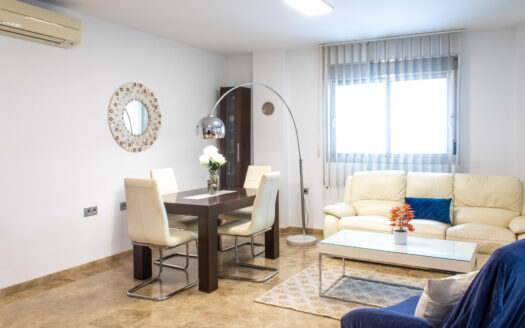 Venta de Dúplex con Garaje y Solarium en Sector Exclusivo de Almería