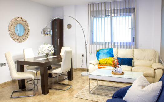 Venta de Dúplex con Garaje y Solarium en Sector Exclusivo de Almería