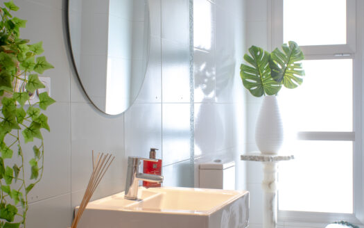 Venta de Dúplex con Garaje y Solarium en Sector Exclusivo de Almería