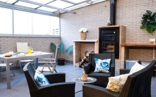 Venta de Dúplex con Garaje y Solarium en Sector Exclusivo de Almería